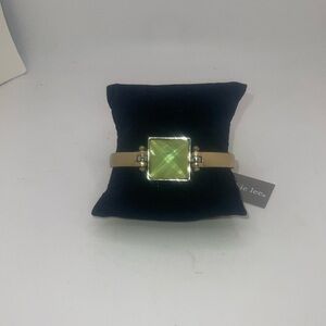 Cookie Lee NWT ladies mint green single stone bracelet.